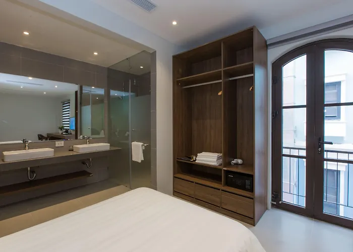 The Twin Hotel Hạ Long