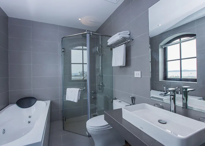The Twin 4* Hạ Long